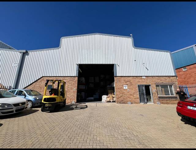349M² WAREHOUSE TO LET IN LASER PARK